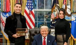 هدية ترامب إلى رونالدو.. صممها بنفسه